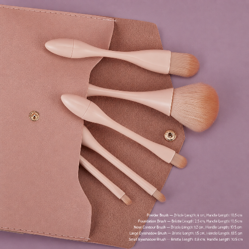 Large Fluffy Blush & Powder Brush with Soft Synthetic Bristles