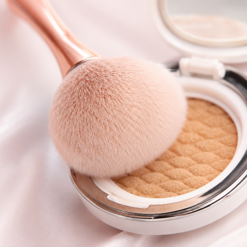 Large Fluffy Blush & Powder Brush with Soft Synthetic Bristles