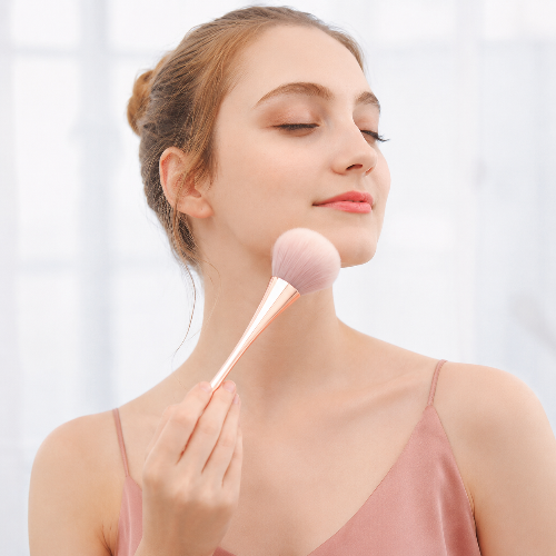 Large Fluffy Blush & Powder Brush with Soft Synthetic Bristles