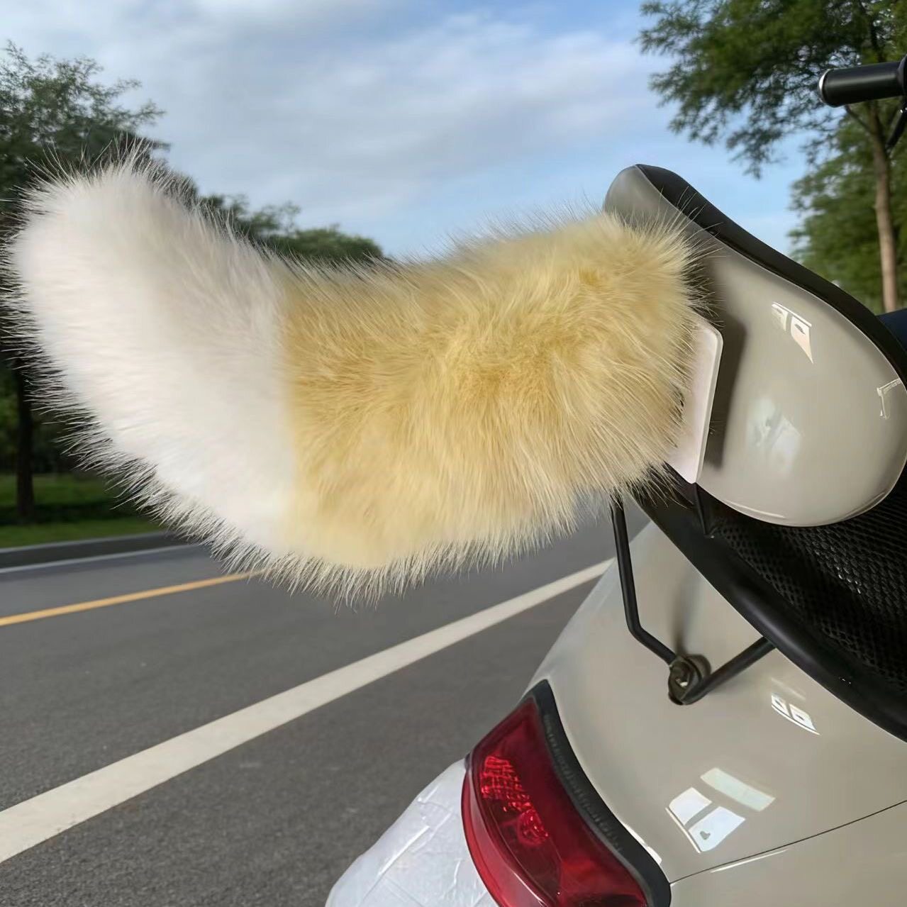 Sound-Activated Electric Wagging Tail Car Decoration